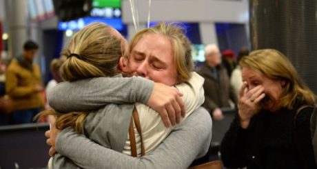 Irish-Emigrants-return-home-christmas-dublin-airport