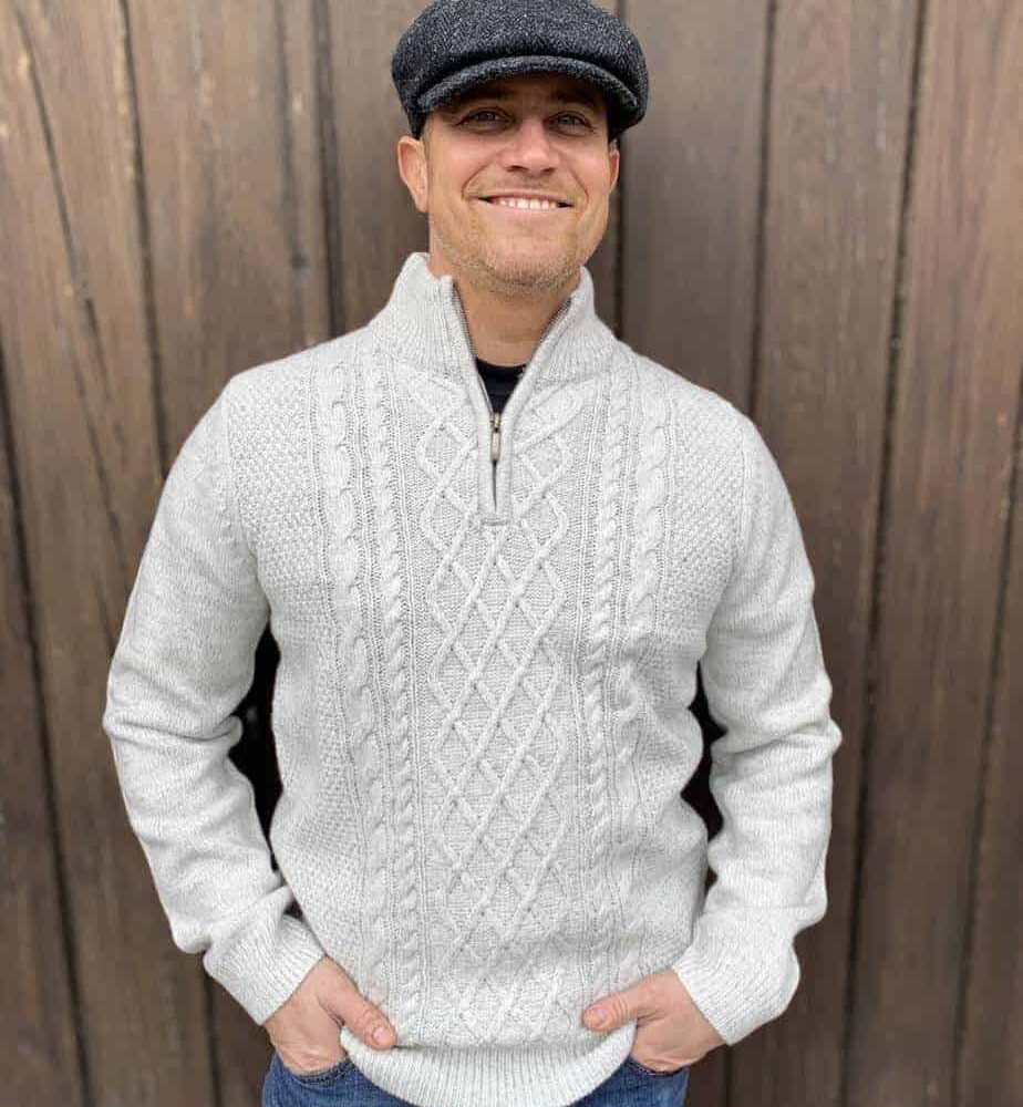 Irish Style Sweater. Half Zip, color natural.